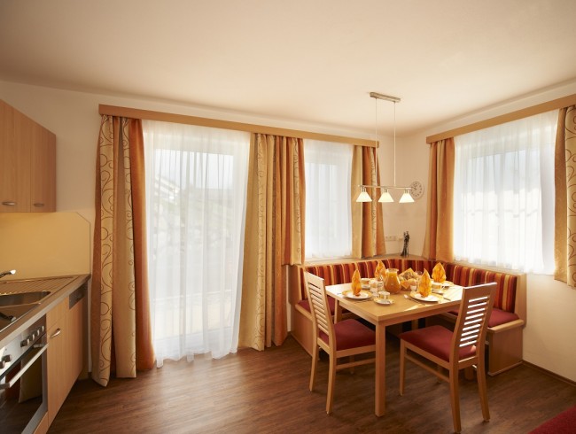 Große Wohnküche im Appartement A, Urlaub im Haus Bergblick in Flachau